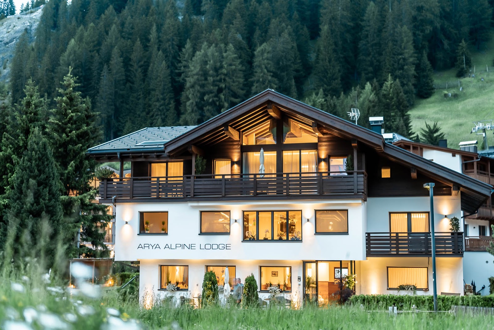 Arya Alpine Lodge