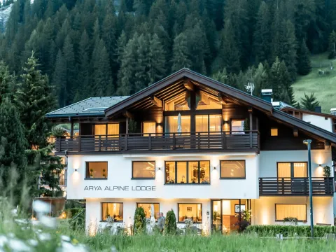 Arya Alpine Lodge