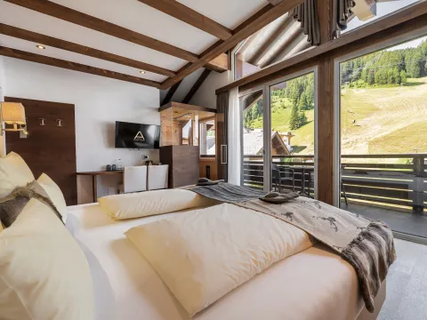 Arya Alpine Lodge